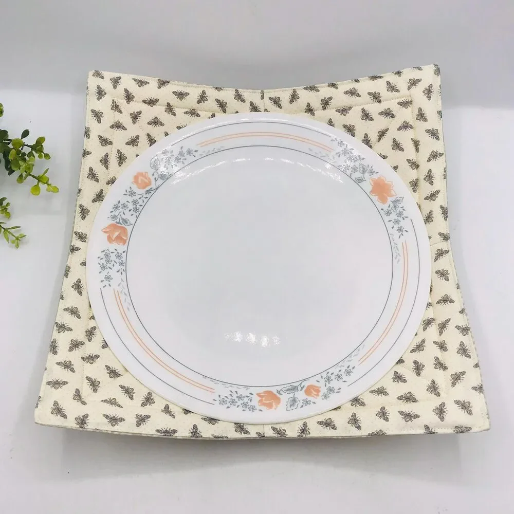 Microwave Dinner Plate Cozy: Reversible, Neutral Bees on Cream Cottage Garden